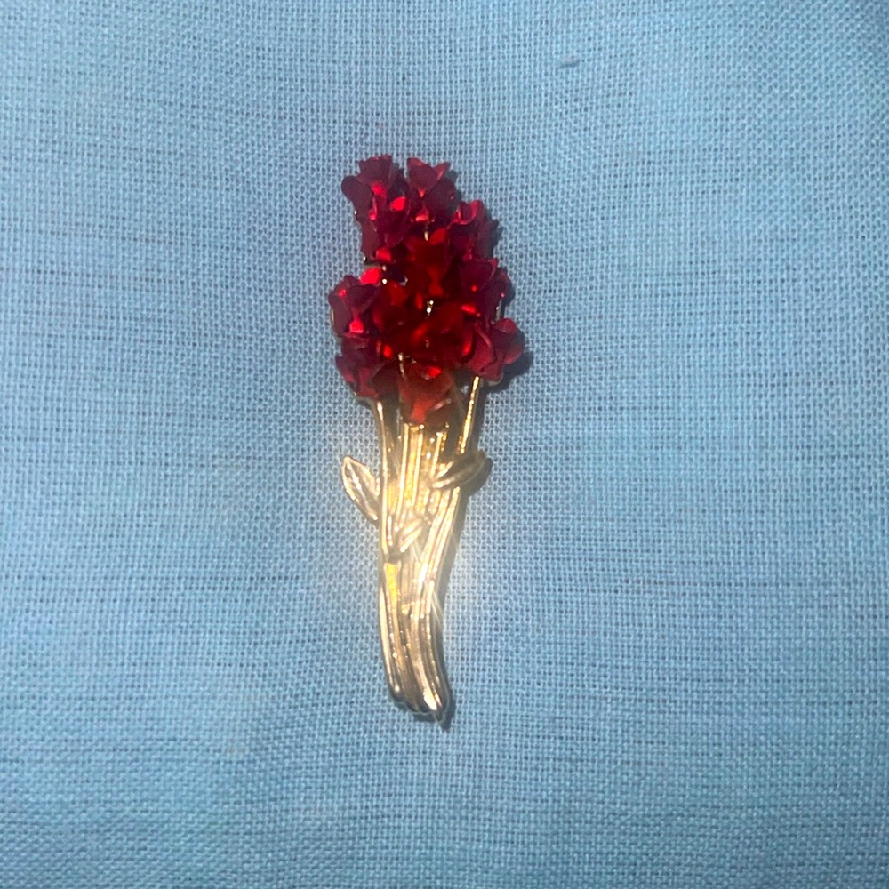 This is a gold rose bouquet brooch.